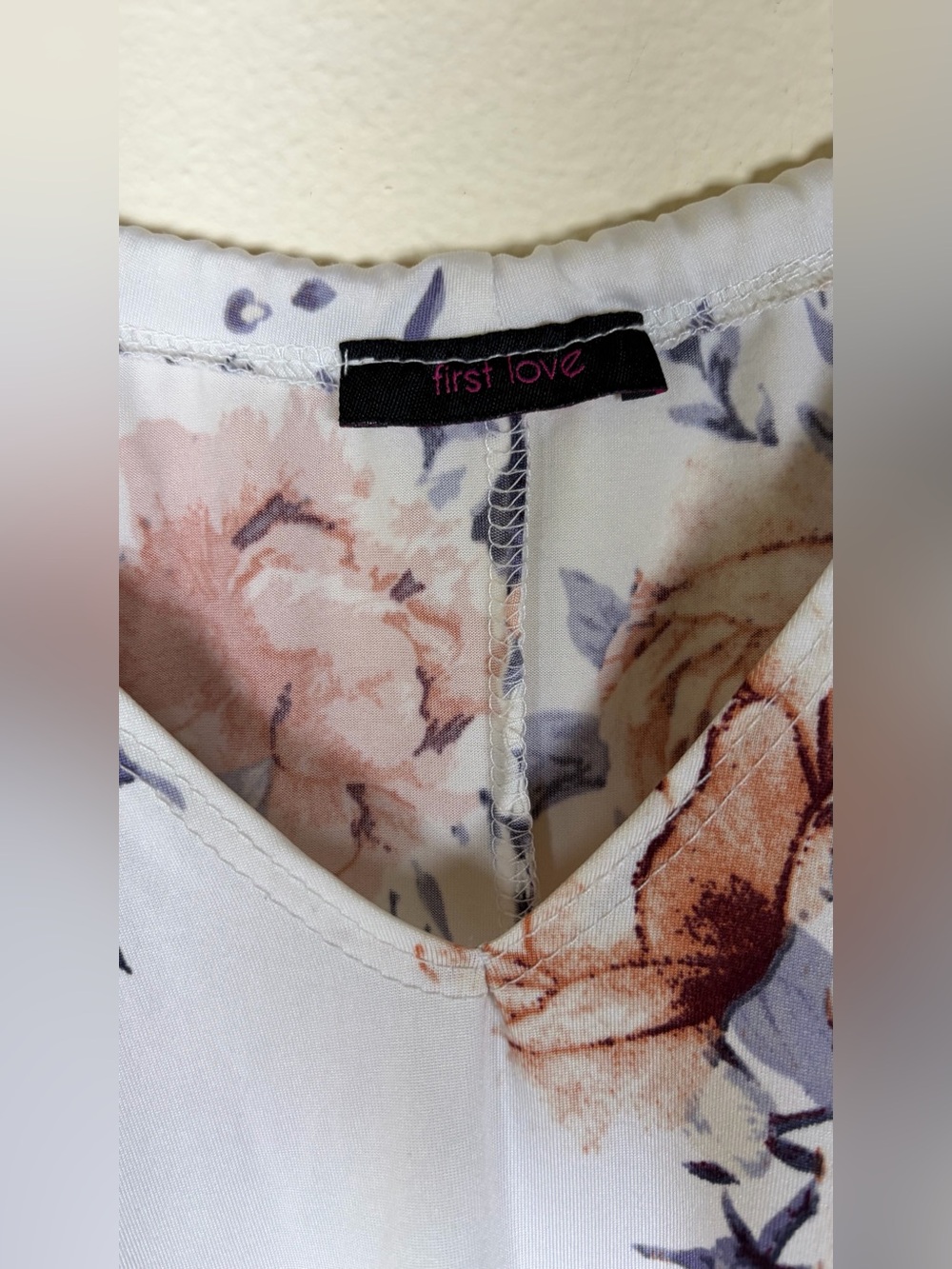 First Love Floral Tank Top Small White Hi Low Sleeveless V Neck Blouse - Picture 3 of 9